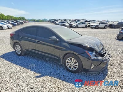 Czwarte zdjęcie samochodu z boku: 2019 HYUNDAI ELANTRA SE VIN:5NPD74LF7KH486770 - miniatura