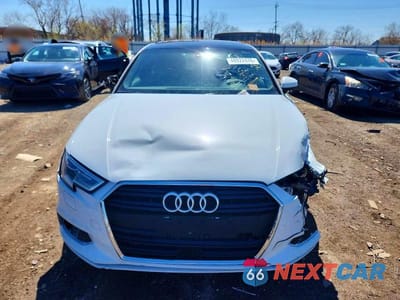 Piąte zdjęcie samochodu w środku: 2019 AUDI A3 PREMIUM VIN:WAUAUGFF0KA076132 - miniatura