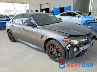 Czwarte zdjęcie samochodu z boku: 2019 ALFA ROMEO GIULIA QUADRIFOGLIO VIN:ZARFAMEV4K7599861 - miniatura
