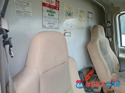 Zdjęcie 10 z 13 samochodu: 2006 FORD E350 BOX TRUCK VIN:1FDSE35L96DA14667 - miniatura