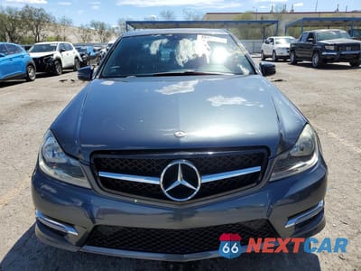 Piąte zdjęcie samochodu w środku: 2013 MERCEDES-BENZ C 250 VIN:WDDGF4HB6DA872411 - miniatura