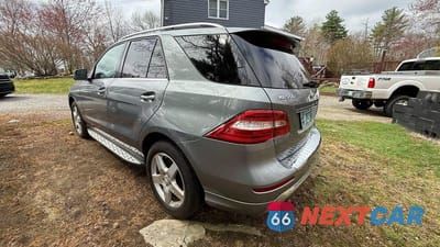 Trzecie zdjęcie samochodu z tyłu: 2014 MERCEDES-BENZ ML 550 4MATIC VIN:4JGDA7DBXEA299058 - miniatura