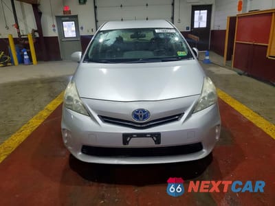 Piąte zdjęcie samochodu w środku: 2012 TOYOTA PRIUS V TWO VIN:JTDZN3EU5C3166250 - miniatura