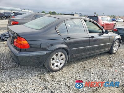 Trzecie zdjęcie samochodu z tyłu: 2005 BMW 325 I VIN:WBAEV33415KW20520 - miniatura