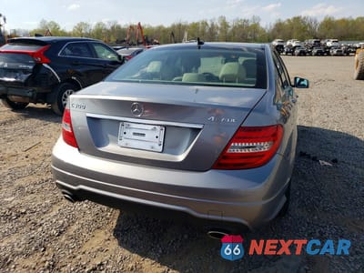 Zdjęcie 6 z 12 samochodu: 2012 MERCEDES-BENZ C 300 4MATIC VIN:WDDGF8BB3CF908816 - miniatura