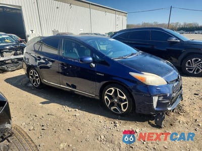 Czwarte zdjęcie samochodu z boku: 2013 TOYOTA PRIUS FIVE VIN:JTDKN3DU6D1659175 - miniatura