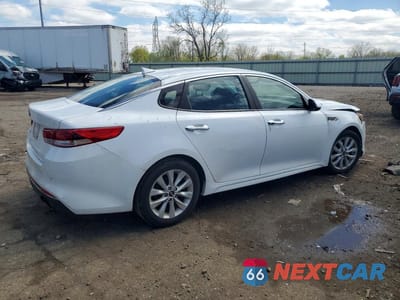 Trzecie zdjęcie samochodu z tyłu: 2018 KIA OPTIMA LX VIN:5XXGT4L39JG253577 - miniatura