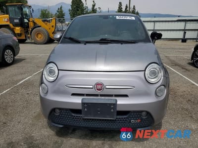 Piąte zdjęcie samochodu w środku: 2016 FIAT 500 ELECTRIC VIN:3C3CFFGE0GT229280 - miniatura