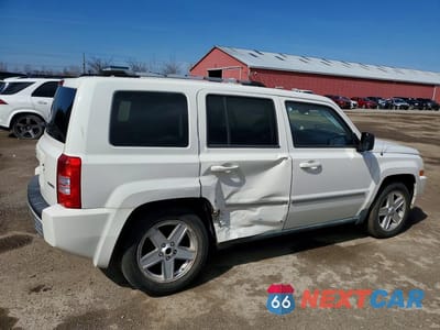 Trzecie zdjęcie samochodu z tyłu: 2010 JEEP PATRIOT LIMITED VIN:1J4NF4GB9AD611233 - miniatura