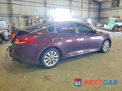 Trzecie zdjęcie samochodu z tyłu: 2017 KIA OPTIMA LX VIN:5XXGT4L32HG165528 - miniatura