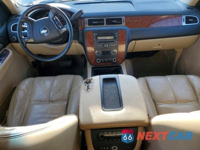 Zdjęcie 8 z 11 samochodu: 2007 CHEVROLET SUBURBAN K1500 VIN:3GNFK16307G237399 - miniatura