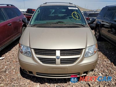 Piąte zdjęcie samochodu w środku: 2005 DODGE GRAND CARAVAN SXT VIN:2D4GP44L95R275436 - miniatura