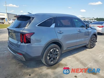 Trzecie zdjęcie samochodu z tyłu: 2024 KIA SORENTO S VIN:5XYRL4JC0RG251252 - miniatura