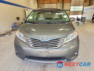 Piąte zdjęcie samochodu w środku: 2013 TOYOTA SIENNA XLE 8-PASSENGER VIN:5TDYK3DC8DS367640 - miniatura