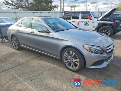 Czwarte zdjęcie samochodu z boku: 2015 MERCEDES-BENZ C 300 4MATIC VIN:55SWF4KB1FU018658 - miniatura