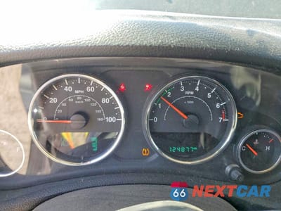 Zdjęcie 9 z 12 samochodu: 2015 JEEP WRANGLER UNLIMITED SAHARA VIN:1C4HJWEG3FL552656 - miniatura