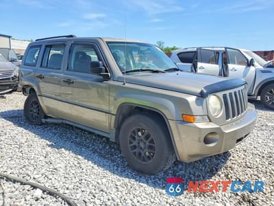 Czwarte zdjęcie samochodu z boku: 2008 JEEP PATRIOT SPORT VIN:1J8FF28W38D504570 - miniatura