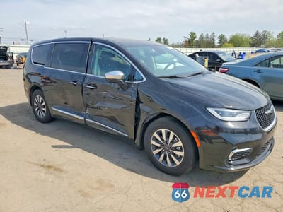Czwarte zdjęcie samochodu z boku: 2023 CHRYSLER PACIFICA HYBRID LIMITED VIN:2C4RC1S75PR622687 - miniatura