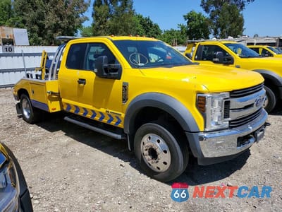 Czwarte zdjęcie samochodu z boku: 2019 FORD F450 SUPER DUTY VIN:1FD0X4GT9KEF91269 - miniatura