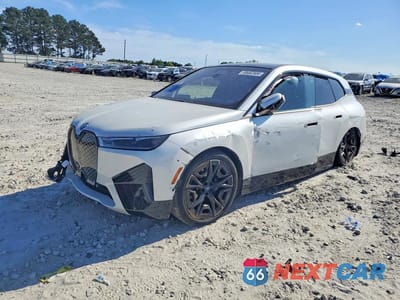 2025 BMW IX M60 WB533CF04SCU56433 - główne zdjęcie licytacji z USA - miniatura