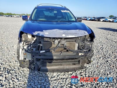 Piąte zdjęcie samochodu w środku: 2019 NISSAN ROGUE SL VIN:5N1AT2MT9KC834745 - miniatura