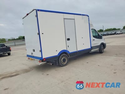 Trzecie zdjęcie samochodu z tyłu: 2022 FORD TRANSIT DELIVERY TRUCK VIN:1FDBW5Z84NKA01706 - miniatura