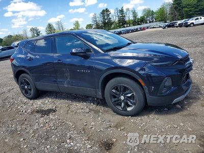 Czwarte zdjęcie samochodu z boku: 2021 CHEVROLET BLAZER 1LT VIN:3GNKBBRA2MS540465 - miniatura
