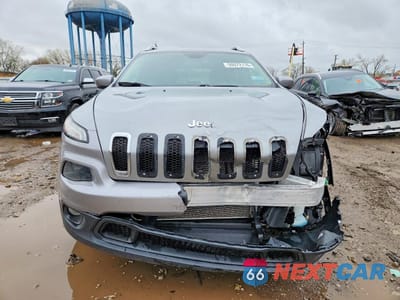 Piąte zdjęcie samochodu w środku: 2016 JEEP CHEROKEE LATITUDE VIN:1C4PJMCS1GW198658 - miniatura