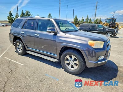 Czwarte zdjęcie samochodu z boku: 2010 TOYOTA 4RUNNER SR5 VIN:JTEZU5JR7A5006318 - miniatura