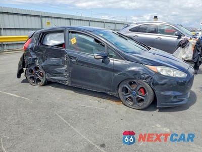 Czwarte zdjęcie samochodu z boku: 2016 FORD FIESTA ST VIN:3FADP4GX6GM167614 - miniatura
