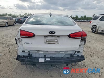 Zdjęcie 6 z 12 samochodu: 2017 KIA FORTE LX VIN:3KPFK4A70HE064761 - miniatura