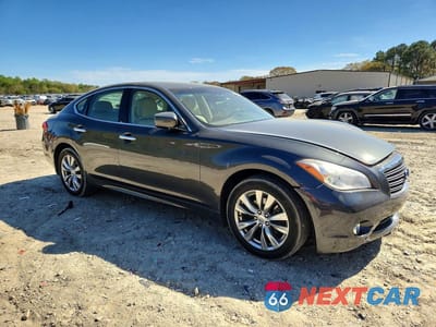 Czwarte zdjęcie samochodu z boku: 2013 INFINITI M37 X VIN:JN1BY1AR2DM604512 - miniatura