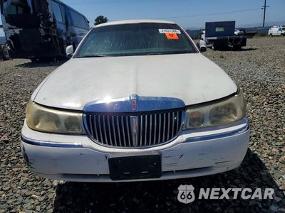 Piąte zdjęcie samochodu w środku: 2001 LINCOLN TOWN CAR LIMOUSINE VIN:1L1FM81W81Y609207 - miniatura
