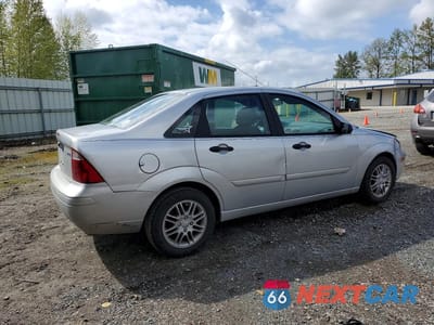 Trzecie zdjęcie samochodu z tyłu: 2005 FORD FOCUS ZX4 VIN:1FAFP34N15W238270 - miniatura