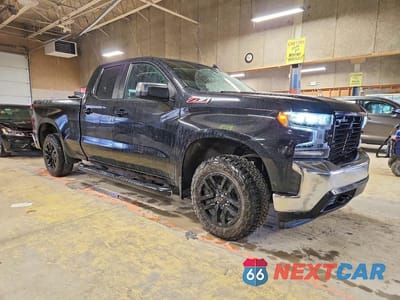 Czwarte zdjęcie samochodu z boku: 2021 CHEVROLET SILVERADO K1500 LT VIN:1GCRYDEDXMZ121901 - miniatura