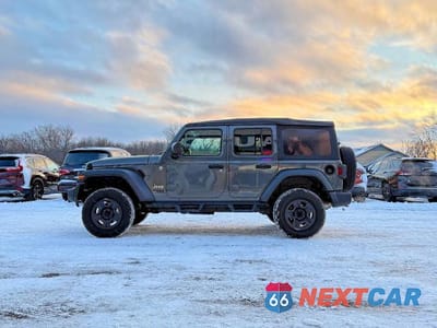 Trzecie zdjęcie samochodu z tyłu: 2020 JEEP WRANGLER UNLIMITED SPORT VIN:1C4HJXDG9LW128433 - miniatura