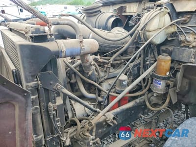 Zdjęcie 7 z 10 samochodu: 2001 MACK 600 CH600 VIN:1M1AA13Y11W138203 - miniatura