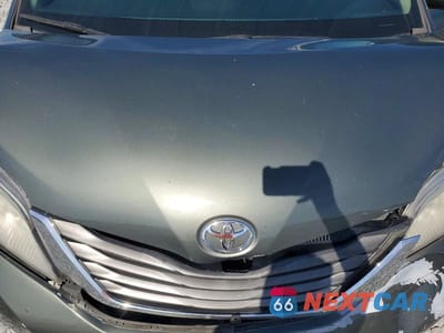 Zdjęcie 12 z 14 samochodu: 2014 TOYOTA SIENNA XLE 8-PASSENGER VIN:5TDYK3DC9ES430438 - miniatura