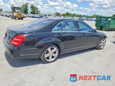 Trzecie zdjęcie samochodu z tyłu: 2013 MERCEDES-BENZ S 550 VIN:WDDNG7DB8DA510074 - miniatura