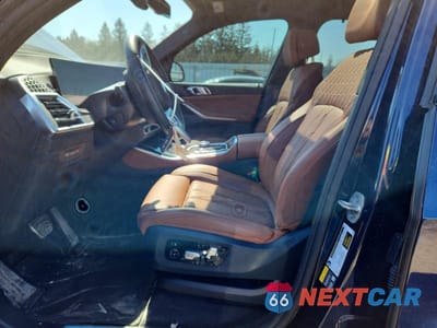 Zdjęcie 7 z 14 samochodu: 2026 BMW X5 XDRIVE50E VIN:5UX43EU02T9111048 - miniatura