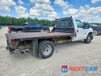 Trzecie zdjęcie samochodu z tyłu: 2013 FORD F350 SUPER DUTY FLATBED TRUCK VIN:1FDRF3GT0DEB56468 - miniatura