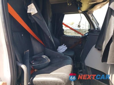 Piąte zdjęcie samochodu w środku: 2025 FREIGHTLINER CASCADIA 126 SEMI TRUCK VIN:3AKJHHDR6SSVR9893 - miniatura