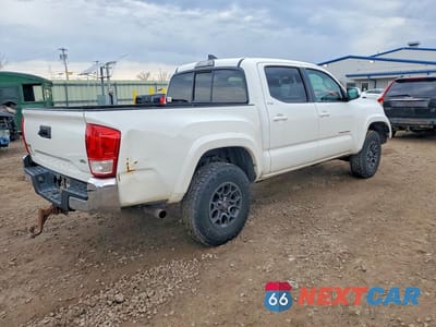 Trzecie zdjęcie samochodu z tyłu: 2017 TOYOTA TACOMA SR5 V6 VIN:3TMCZ5AN6HM120873 - miniatura