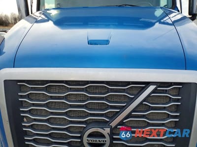 Zdjęcie 7 z 10 samochodu: 2021 VOLVO VNL SEMI TRUCK VIN:4V4NC9EH1MN269539 - miniatura