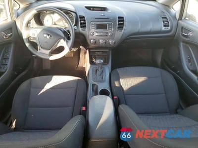 Zdjęcie 8 z 12 samochodu: 2016 KIA FORTE LX VIN:KNAFK4A68G5617610 - miniatura