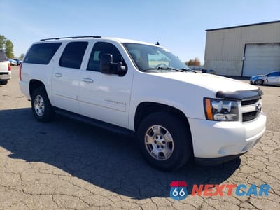 Czwarte zdjęcie samochodu z boku: 2008 CHEVROLET SUBURBAN K1500 LS VIN:3GNFK16308G158073 - miniatura