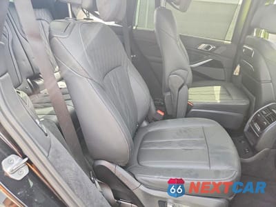 Zdjęcie 11 z 14 samochodu: 2023 BMW X7 M60I VIN:5UX33EM02P9R10717 - miniatura