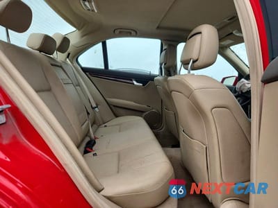 Zdjęcie 10 z 12 samochodu: 2011 MERCEDES-BENZ C 300 4MATIC VIN:WDDGF8BB6BR165615 - miniatura