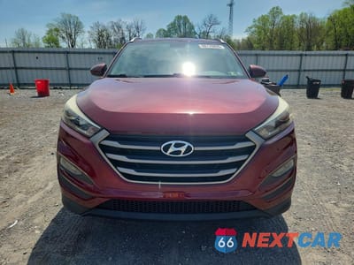 Piąte zdjęcie samochodu w środku: 2016 HYUNDAI TUCSON SE VIN:KM8J3CA48GU223416 - miniatura