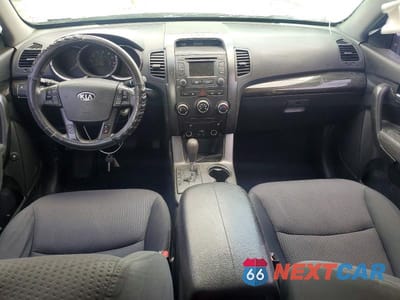 Zdjęcie 8 z 13 samochodu: 2013 KIA SORENTO LX VIN:5XYKT3A65DG325117 - miniatura